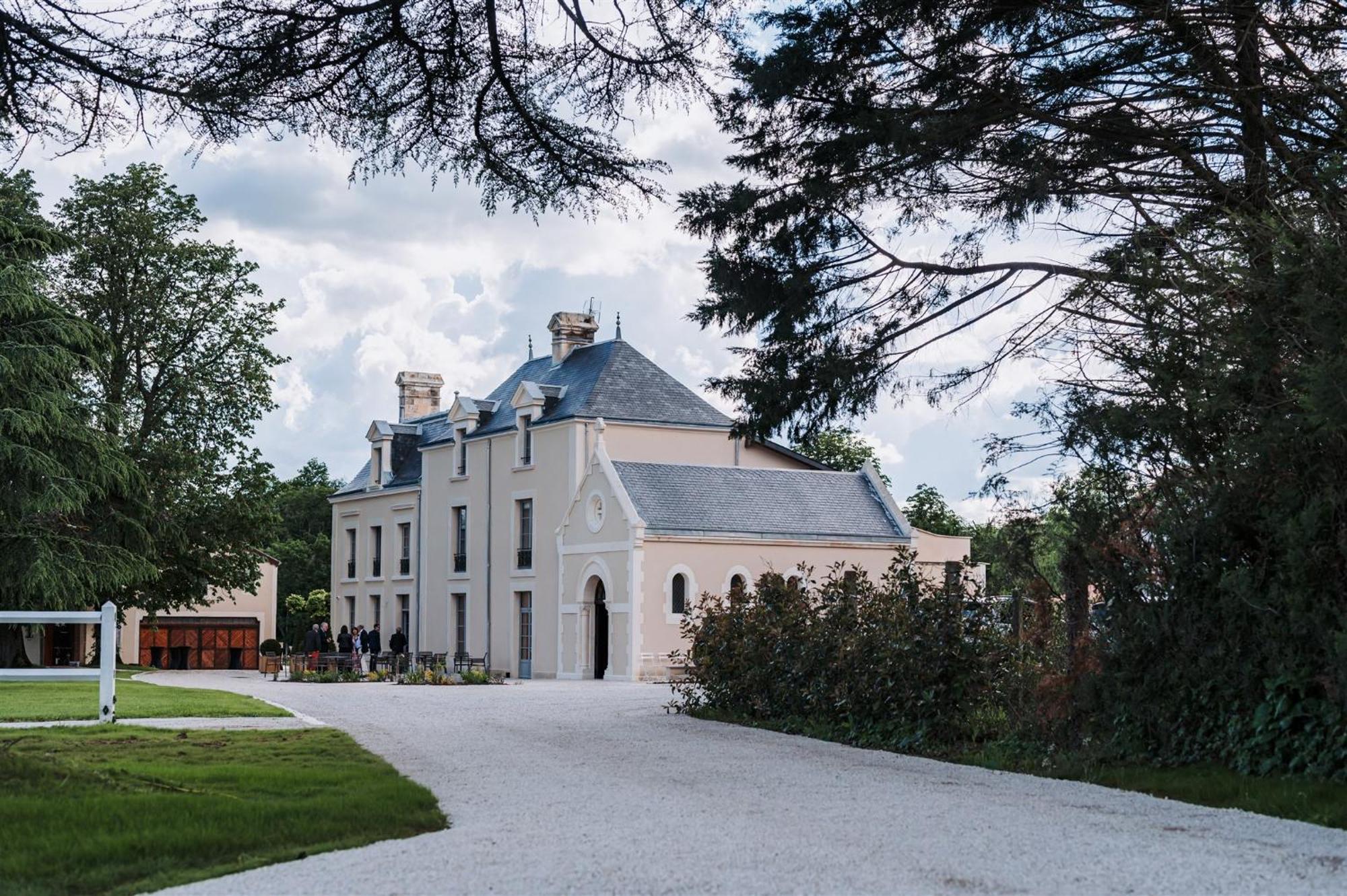 Отель Domaine De L'Ecorcerie Fontaine-le-Comte Экстерьер фото