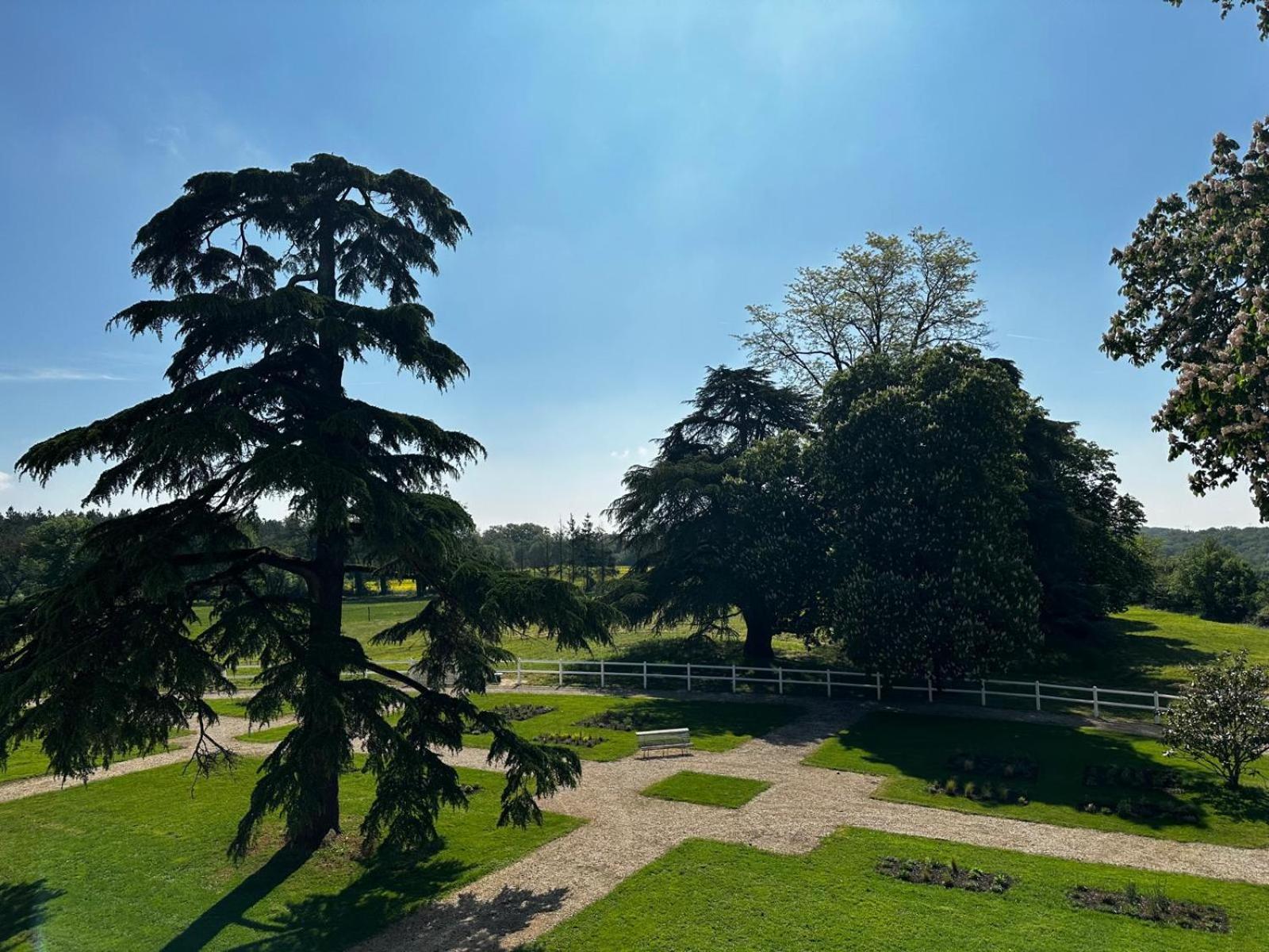 Отель Domaine De L'Ecorcerie Fontaine-le-Comte Экстерьер фото
