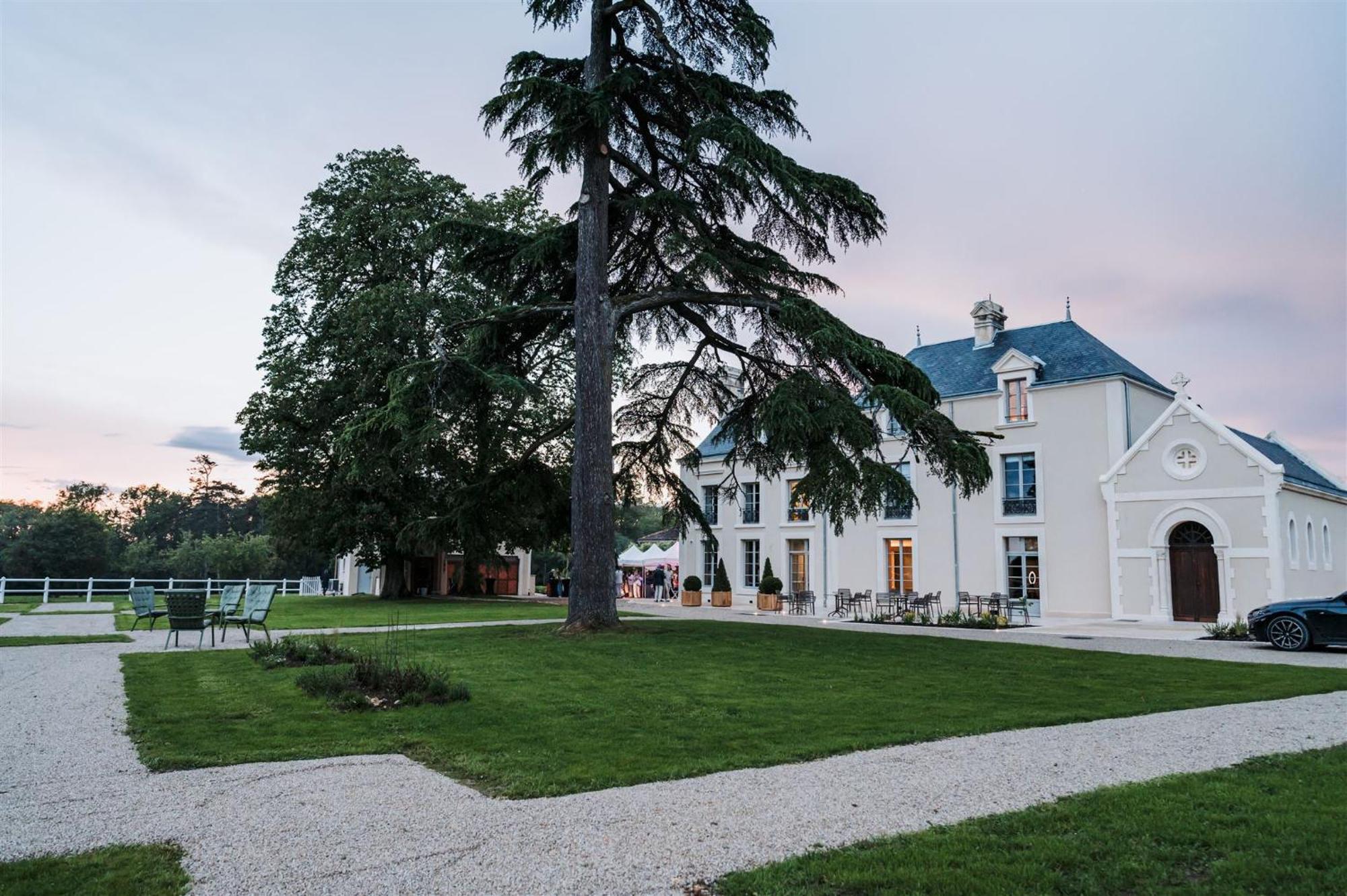 Отель Domaine De L'Ecorcerie Fontaine-le-Comte Экстерьер фото